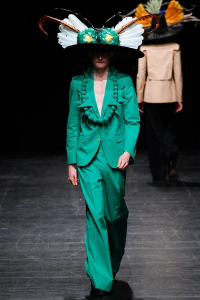 Look 37